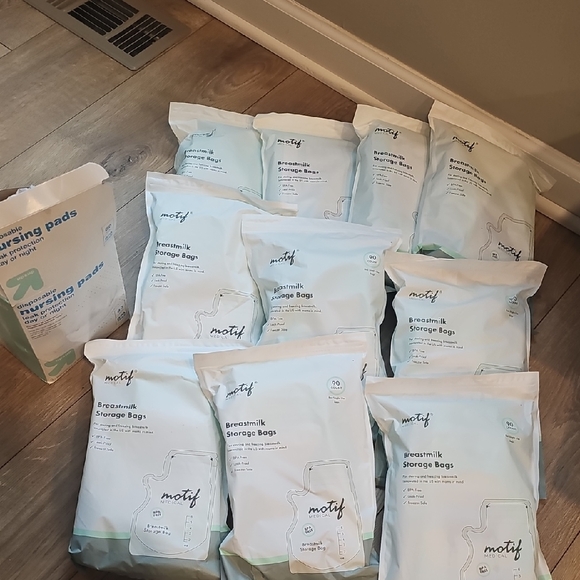 Motif Breastmilk Storage Bags - Picture 1 of 3